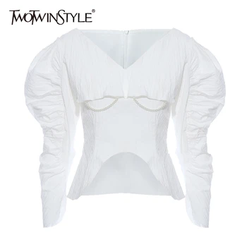 TWOTWINSTYLE Повседневная Женская рубашка Нерегулярной формы с V образным вырезом и Пышными рукавами, Уличная блузка в стиле пэчворк, расшитая бисером, Женская мода Tide
